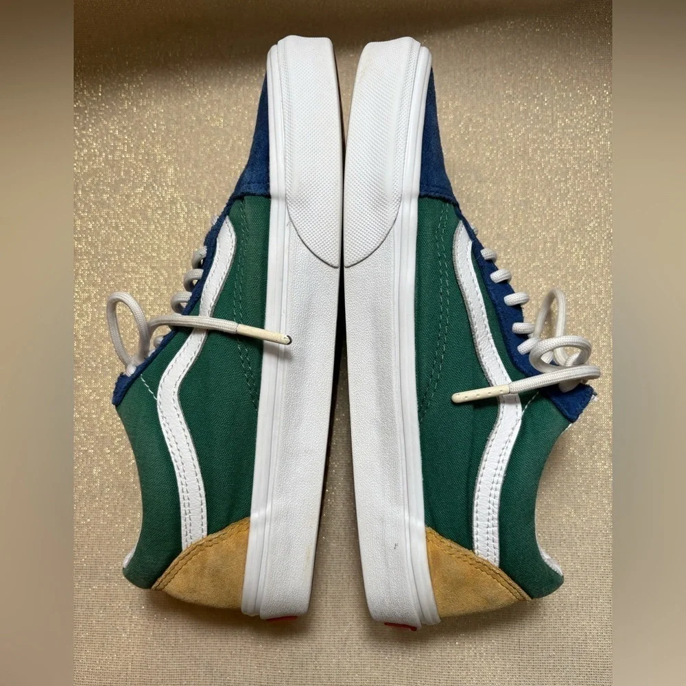 Vans Off The Wall Old Skool Yacht Club Sneaker-Size: Unisex 7.5(M), 9.0(W)